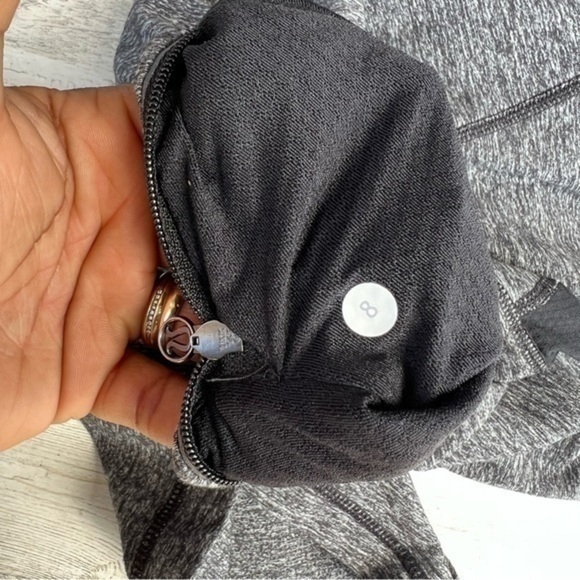 Lululemon Run Your Heart Out Size 8 Gray‎ Sweater w Thumbholes Activewear Yoga - Picture 7 of 15
